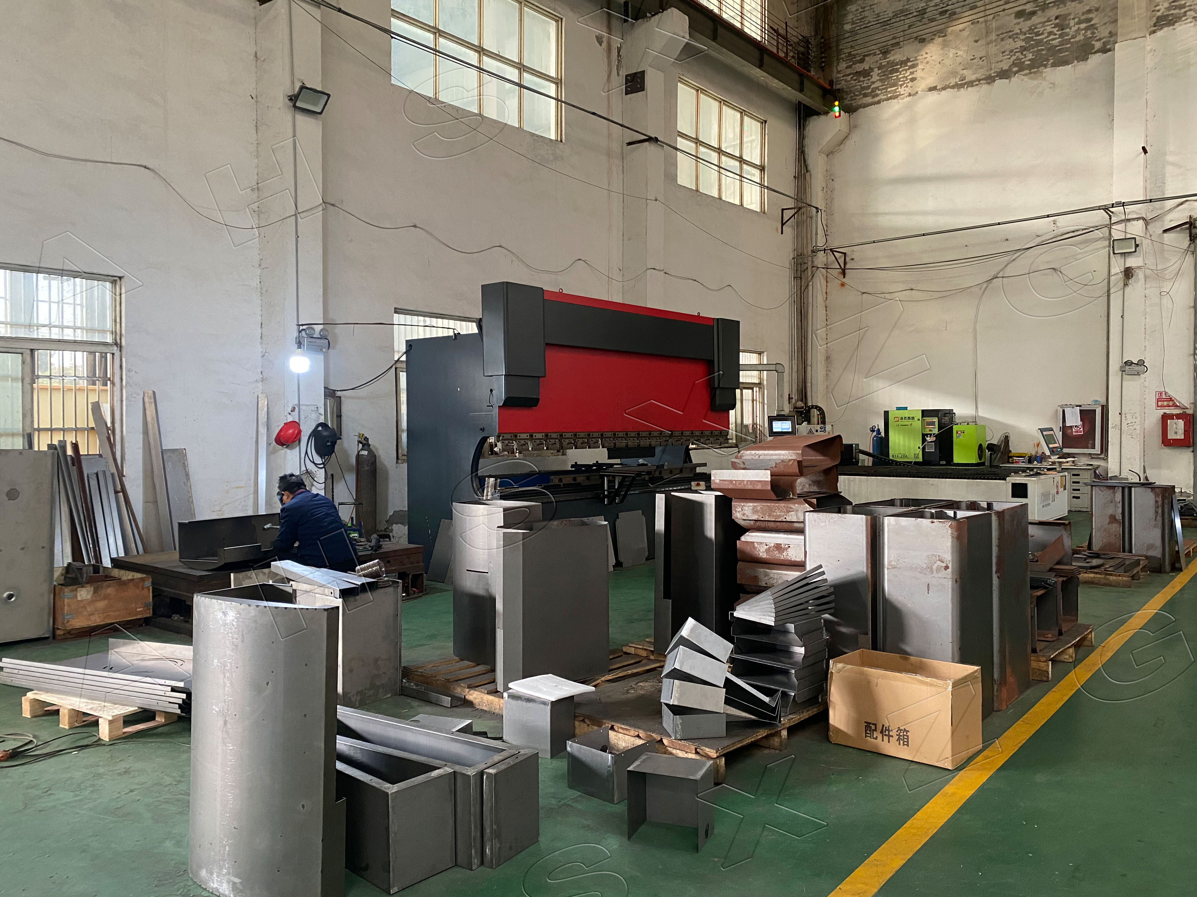  <strong>Sheet metal processing center</strong> 